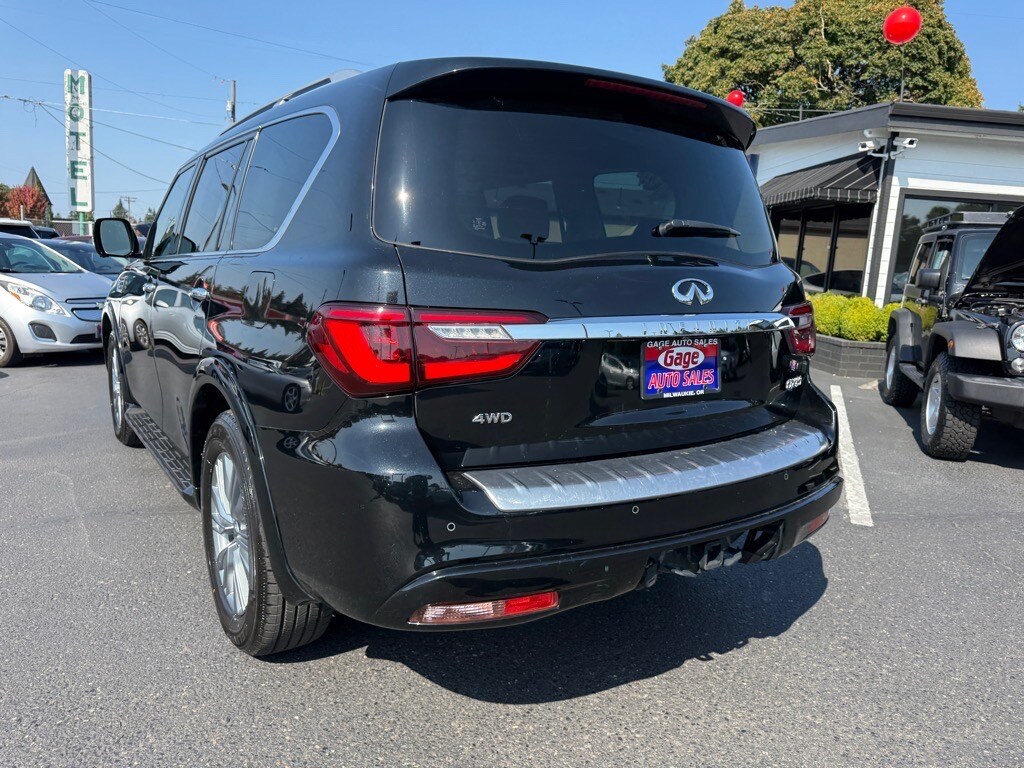 2023 Infiniti QX80 Luxe photo 2