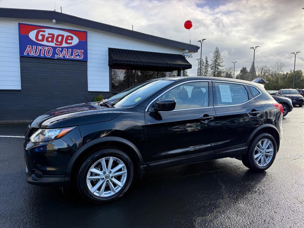 2018 Nissan Rogue Sport S's photo