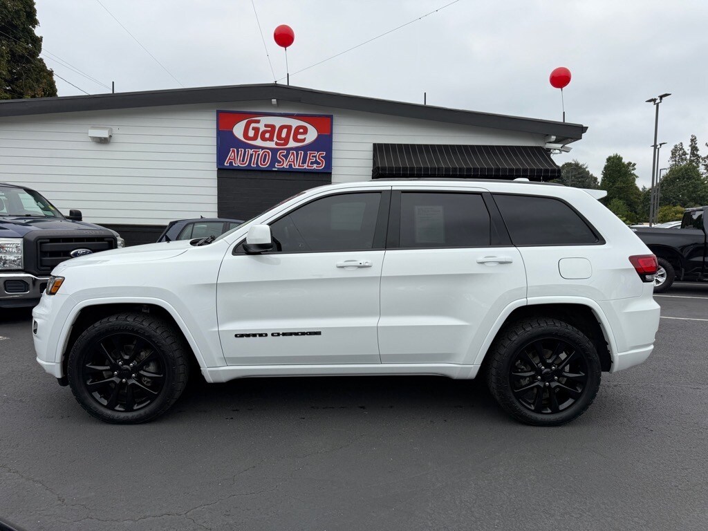 2020 Jeep Grand Cherokee Laredo Altitude photo 2