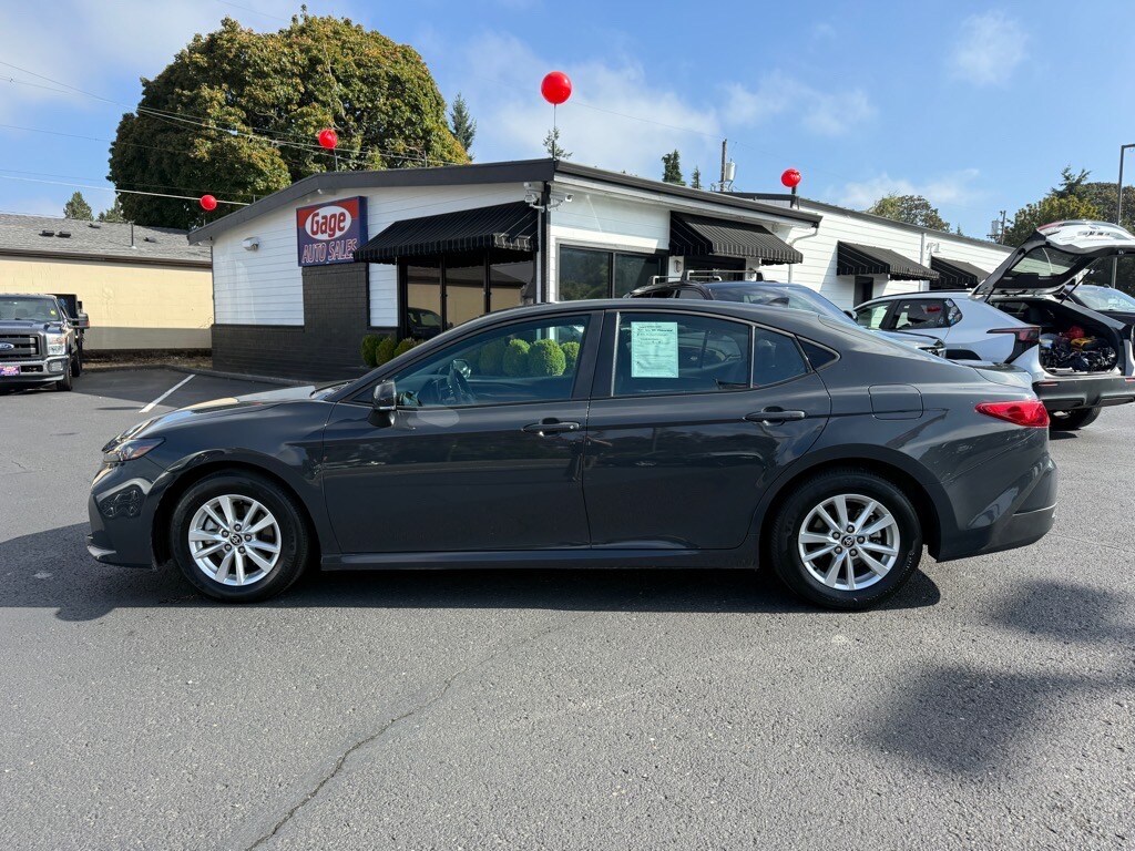 2025 Toyota Camry LE photo 3