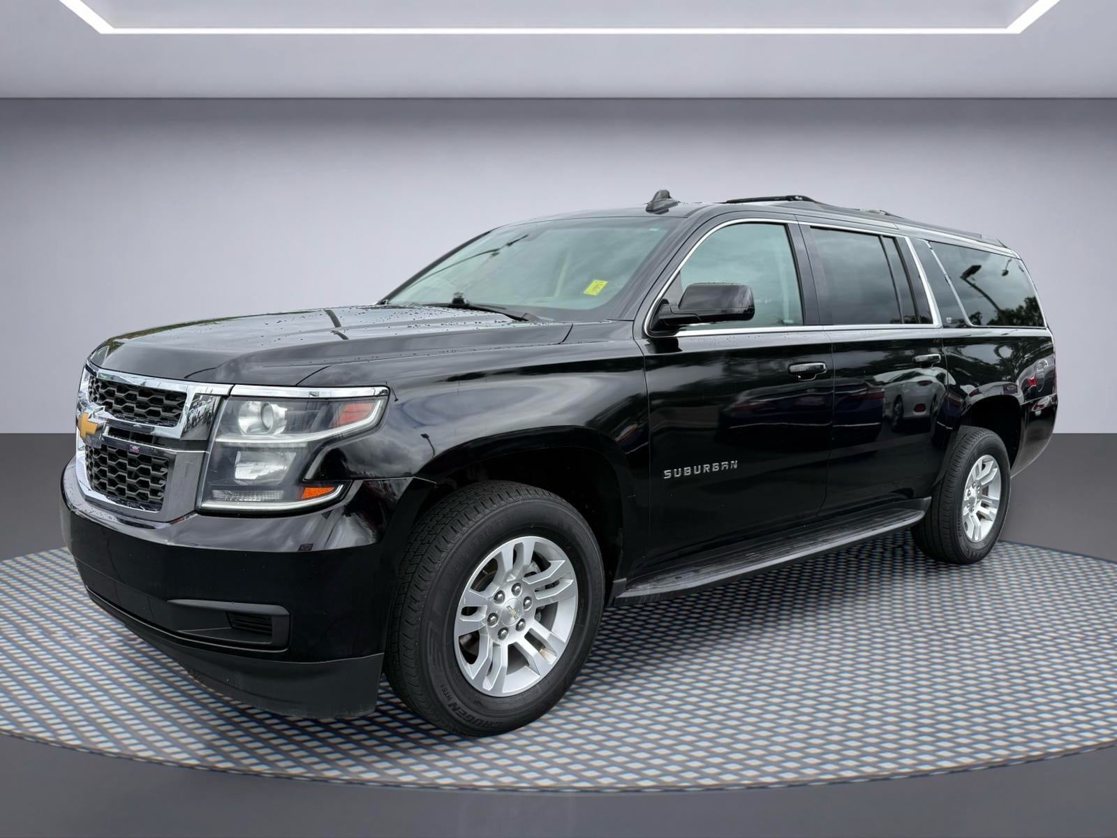 2019 Chevrolet Suburban 4WD 1500 LT's photo