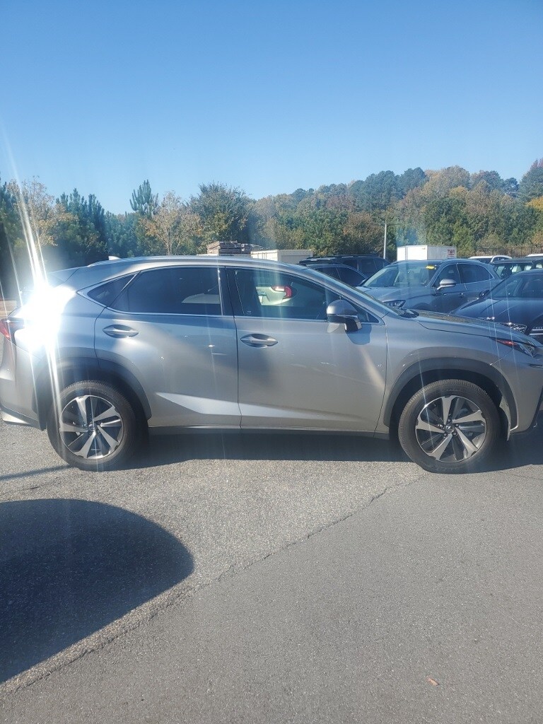 2020 Lexus NX 300 Luxury photo 3