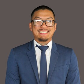 Staff member Tai Cao from ID_0b16ff