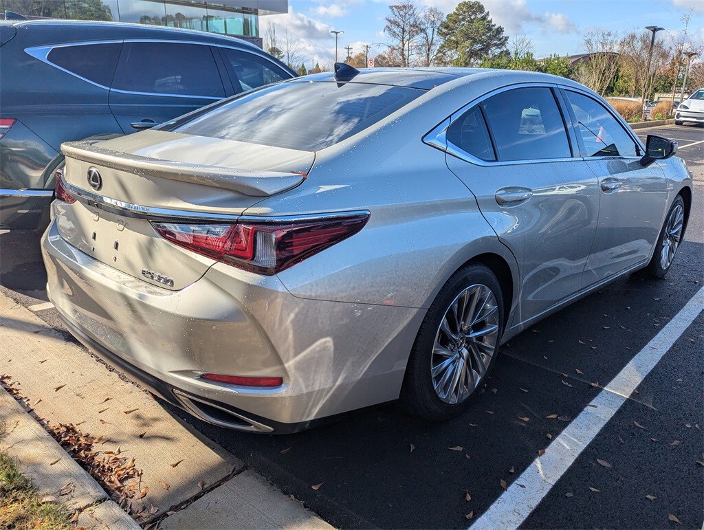 2022 Lexus ES 350 Ultra Luxury photo 2