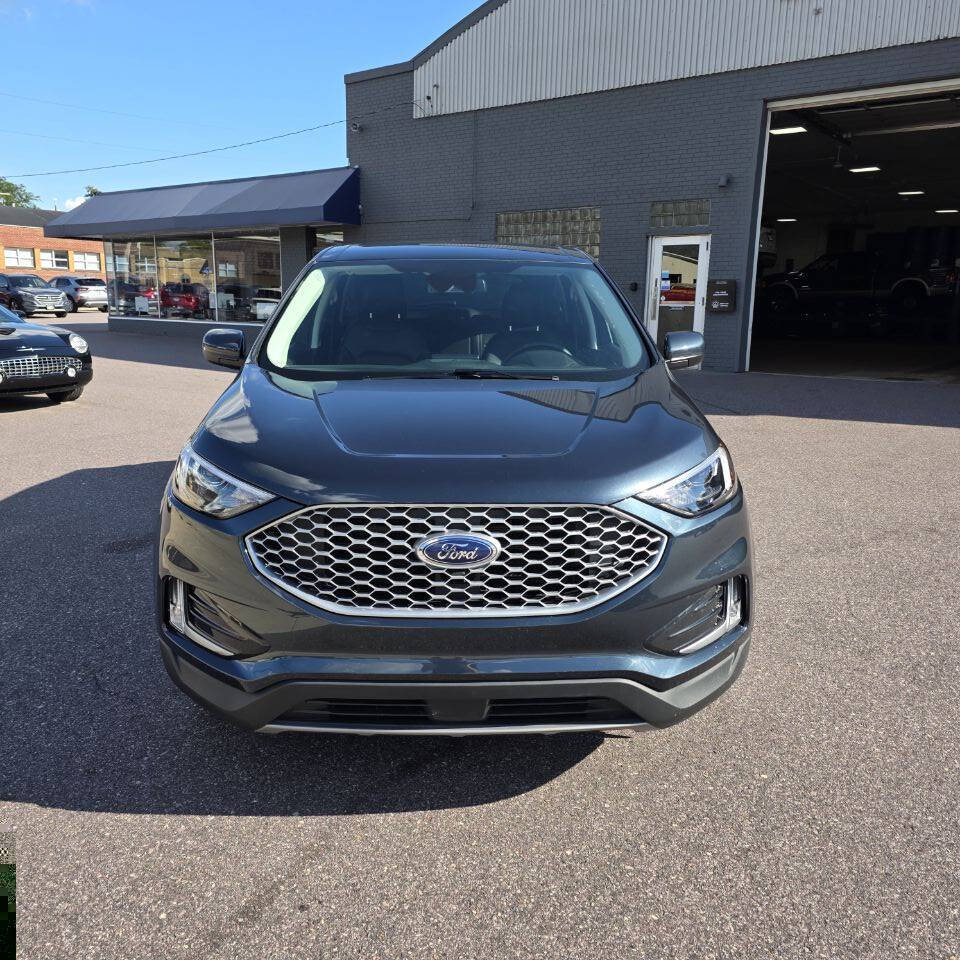 2023 Ford Edge SEL photo 2