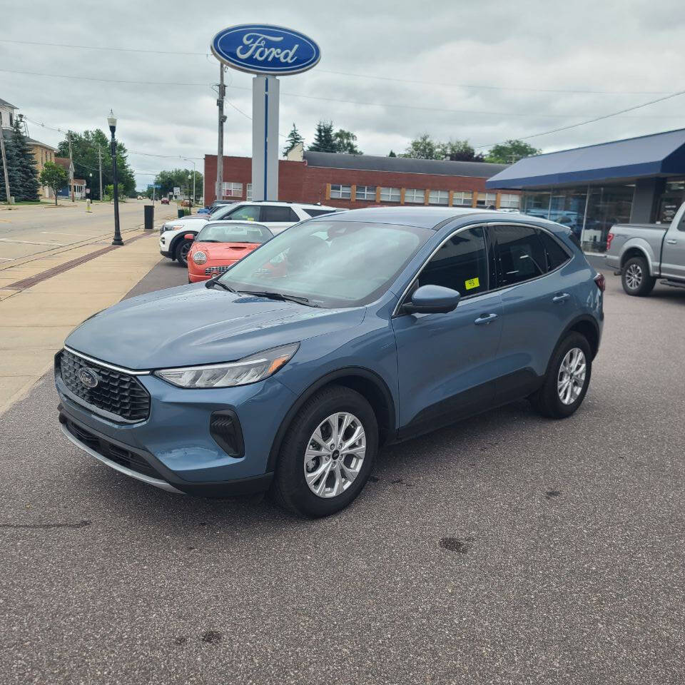 2023 Ford Escape Active's photo
