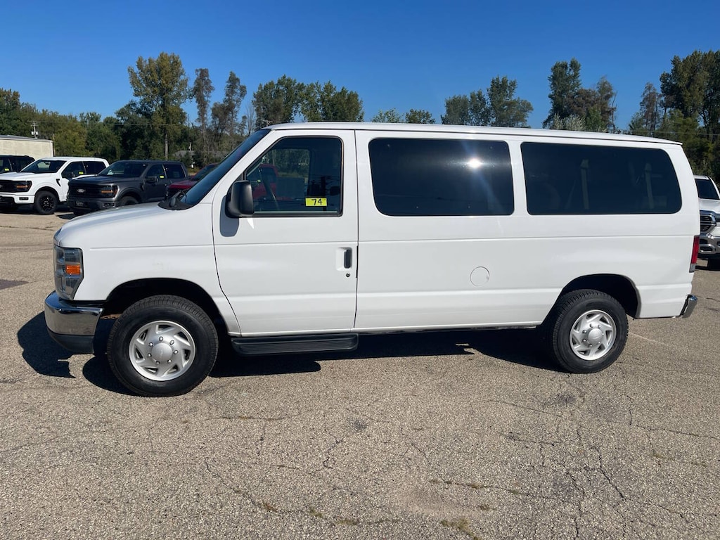 Used 2013 Ford E-Series E 350 SD XLT 3dr Passenger Van Full-Size