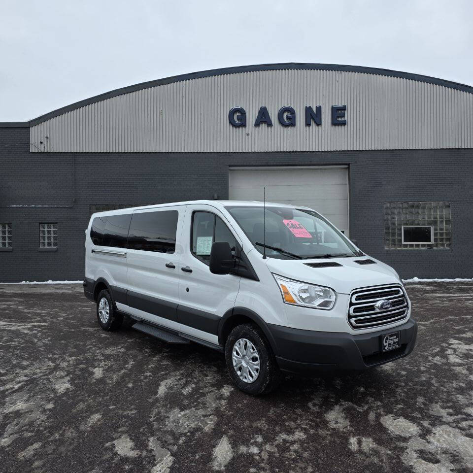2017 Ford Transit Wagon XLT's photo