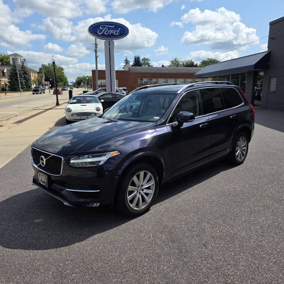 2016 Volvo XC90 T6 Momentum AWD photo 3
