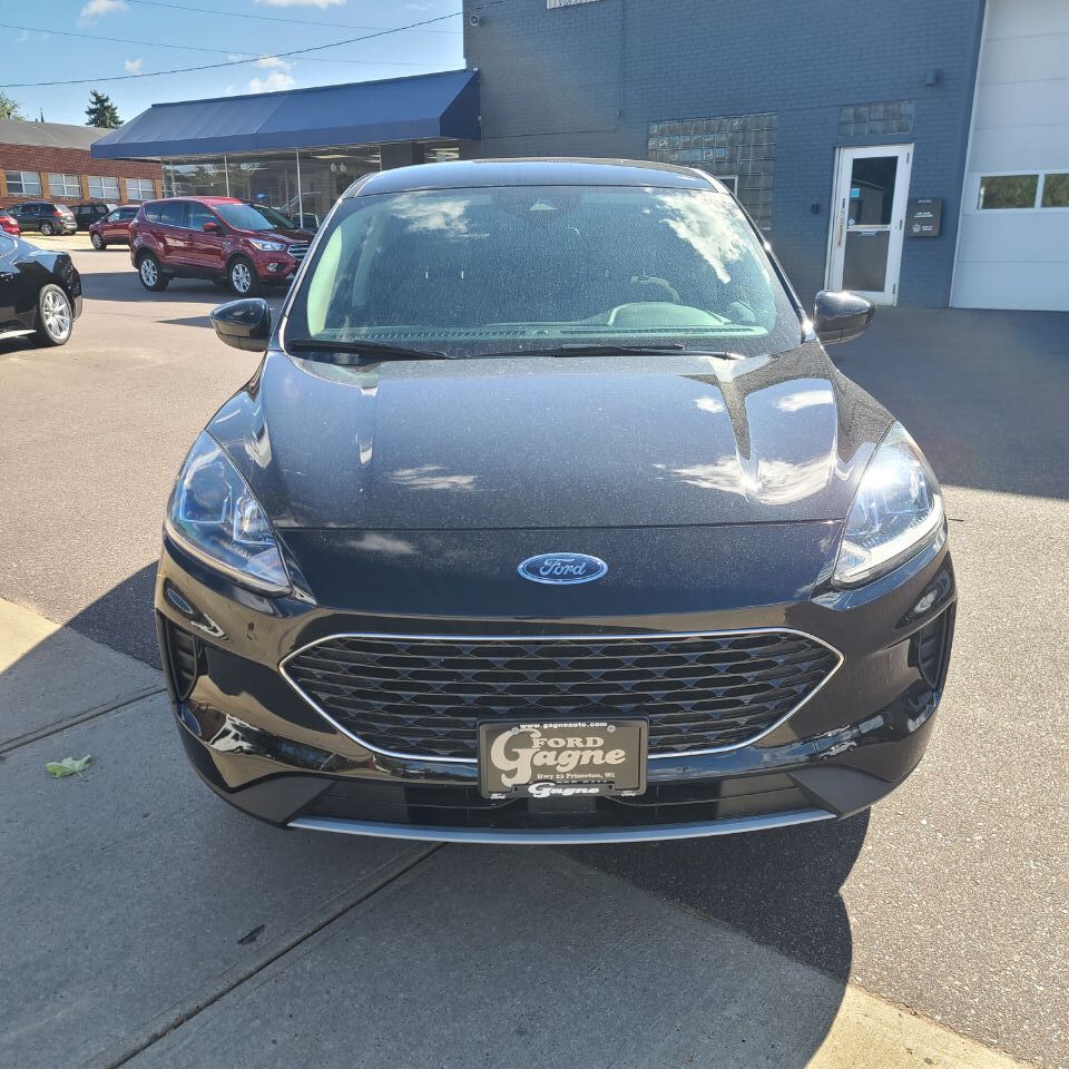 Used 2020 Ford Escape SE with VIN 1FMCU9G60LUA49305 for sale in Princeton, WI