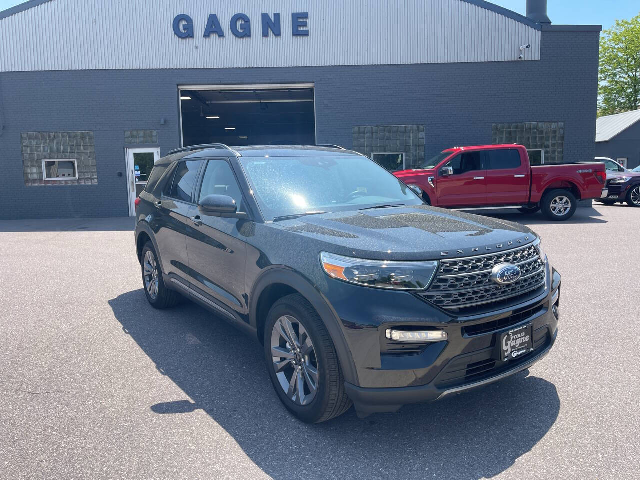 2023 Ford Explorer XLT photo 3