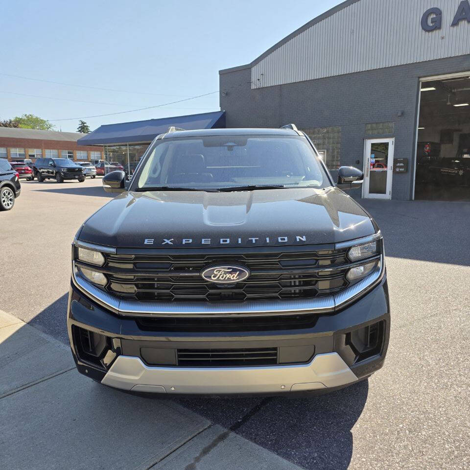 2025 Ford Expedition Platinum photo 2