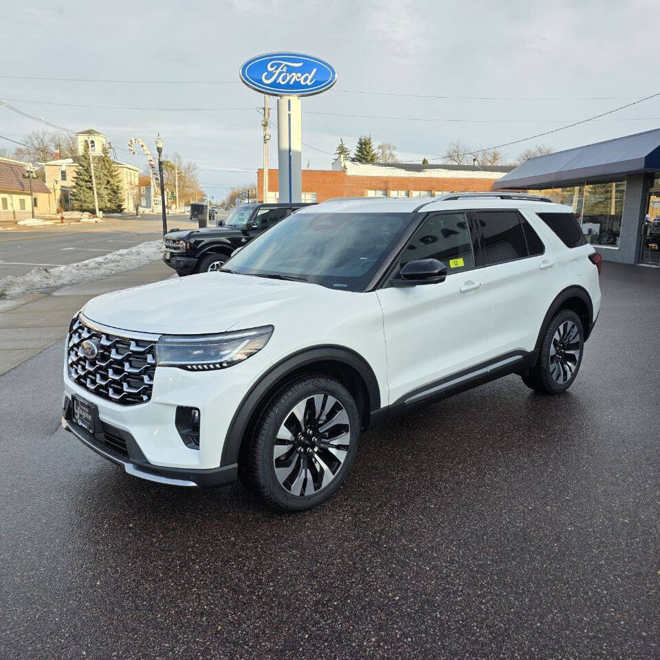 2026 Ford Explorer Platinum's photo