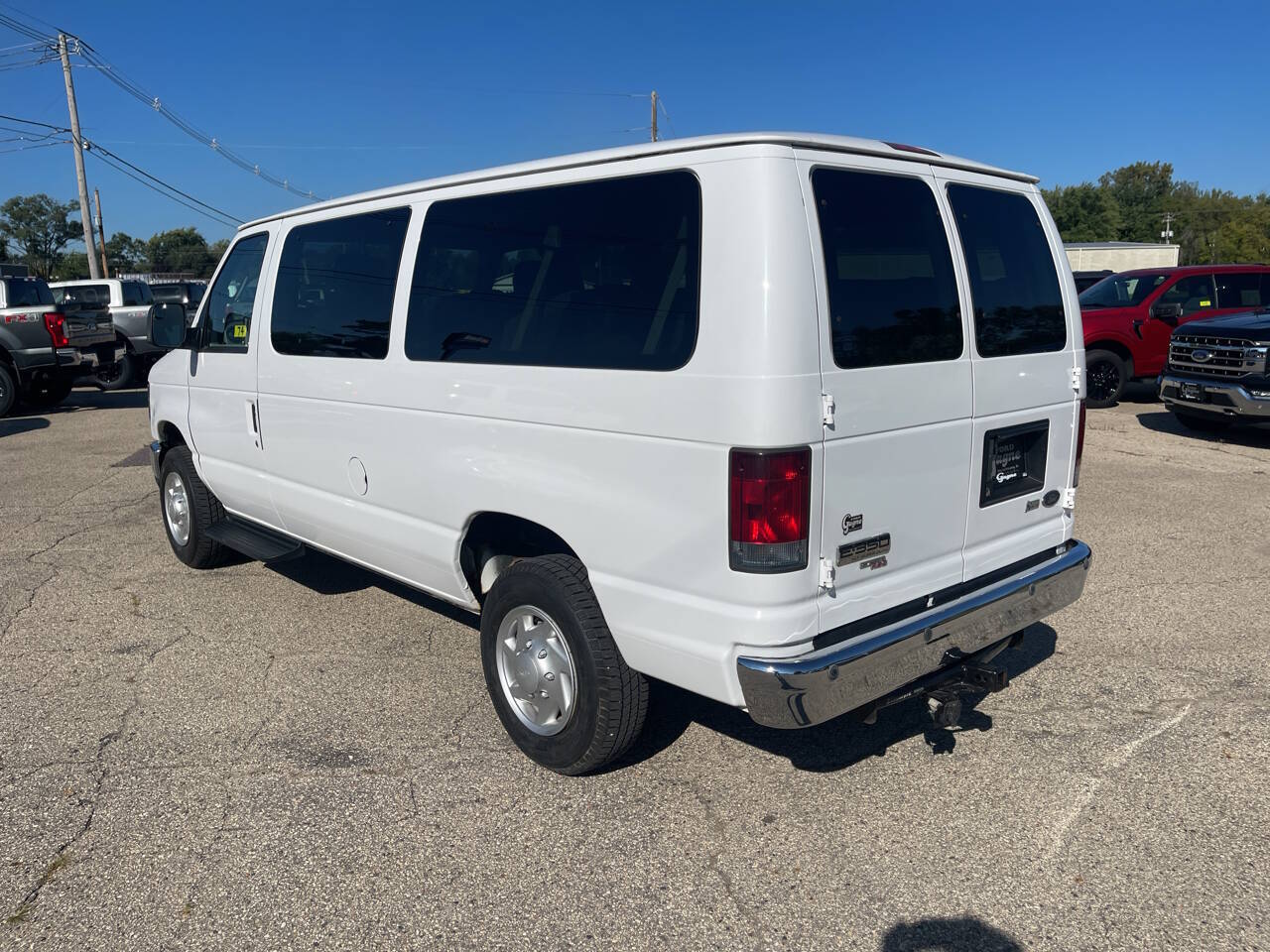 Used 2013 Ford E-Series E 350 SD XLT 3dr Passenger Van Full-Size
