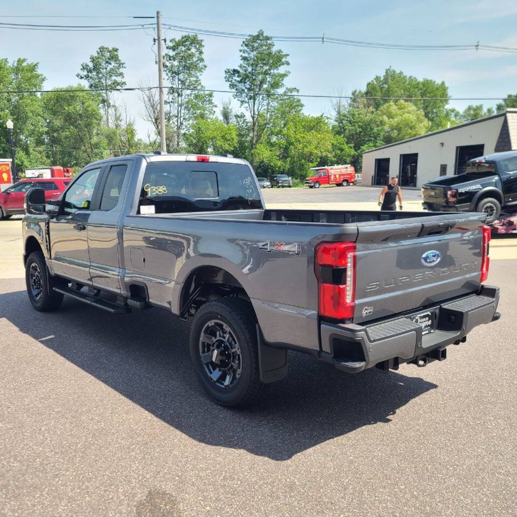 New 2025 Ford F-350 XL 4x4 4dr Supercab 8 ft. LB SRW Pickup Pickup Truck