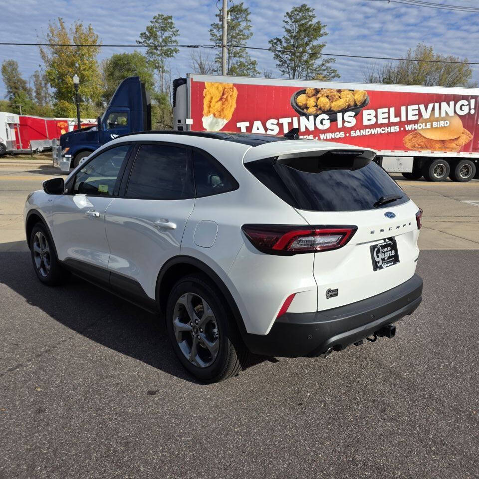2026 Ford Escape ST-Line Select Hybrid photo 3