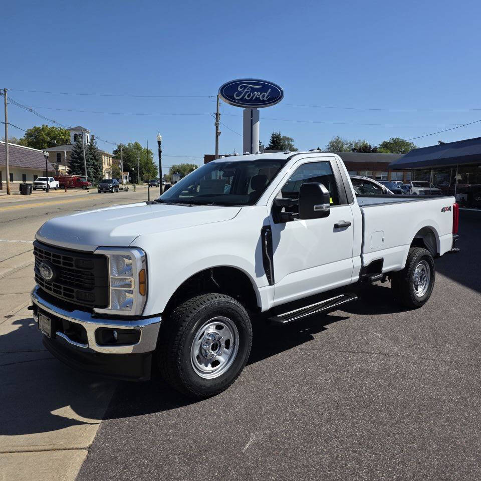 2026 Ford F-350 Super Duty XL's photo