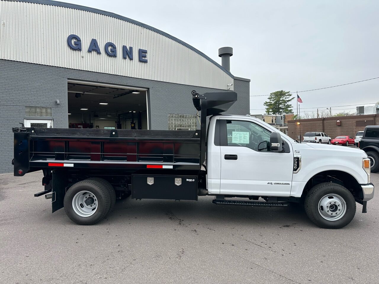 2022 Ford F-350 XL photo 2