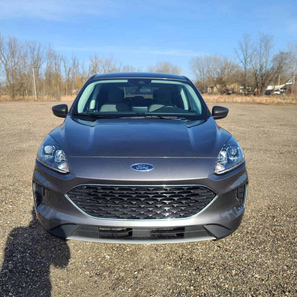 Used 2022 Ford Escape SE with VIN 1FMCU9BZ5NUA18023 for sale in Princeton, WI