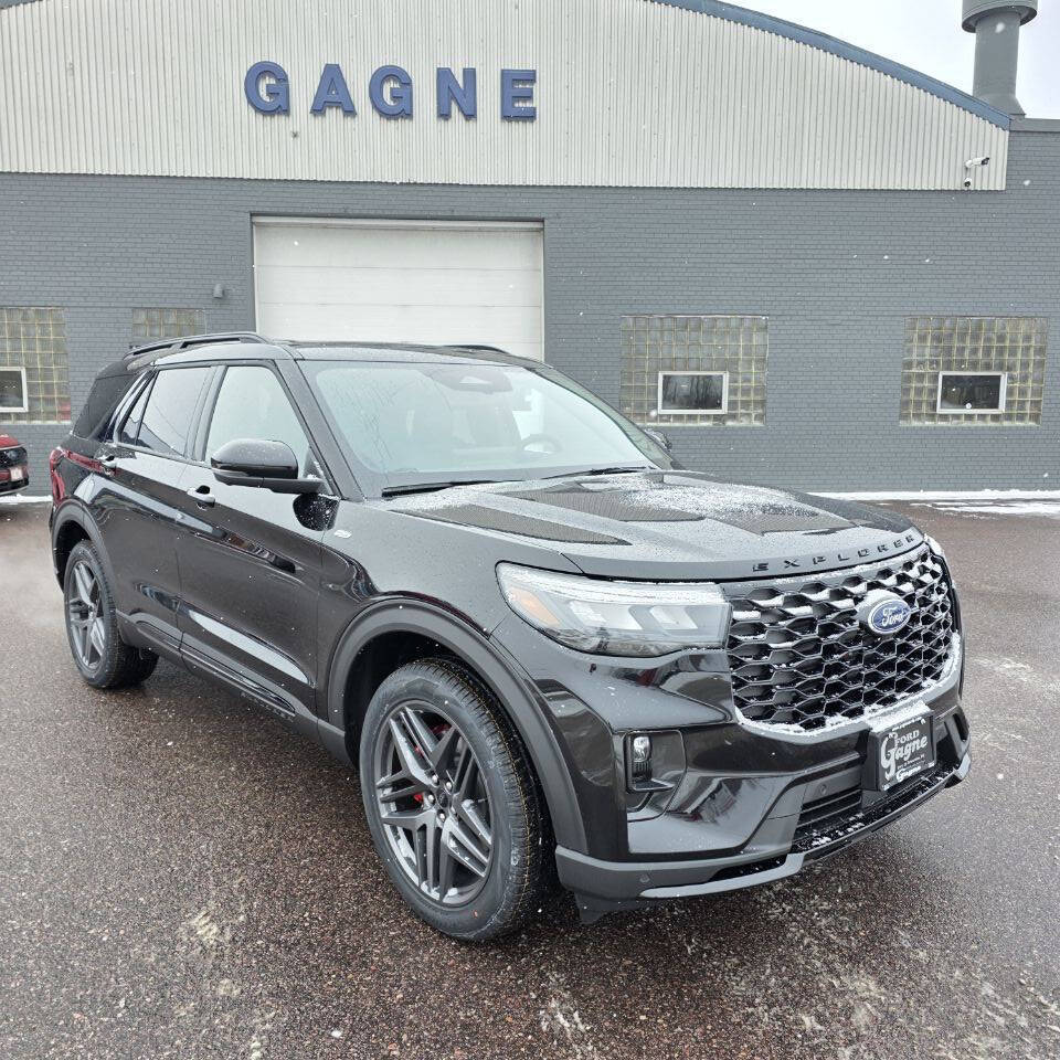 2026 Ford Explorer ST-LINE's photo
