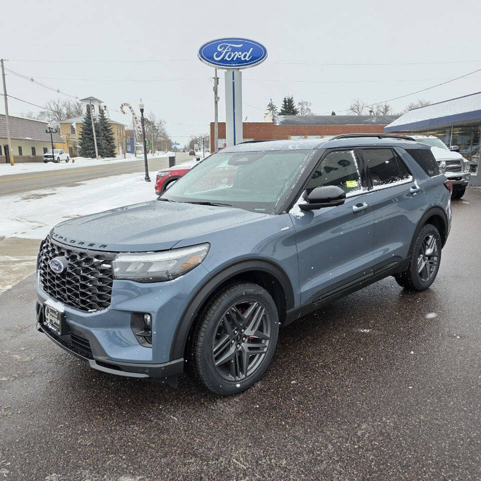 2026 Ford Explorer ST-LINE's photo