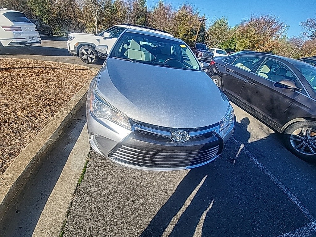 2017 Toyota Camry LE photo 2