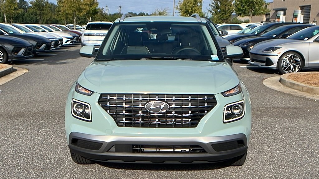 2025 Hyundai Venue Limited photo 2