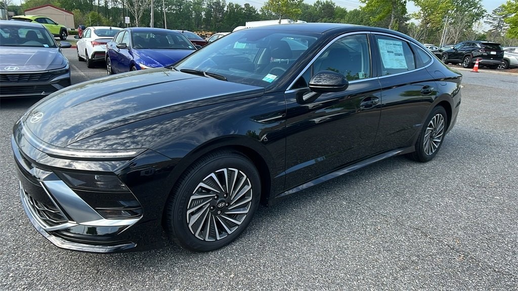 New 2025 Hyundai Sonata Hybrid SEL Sedan