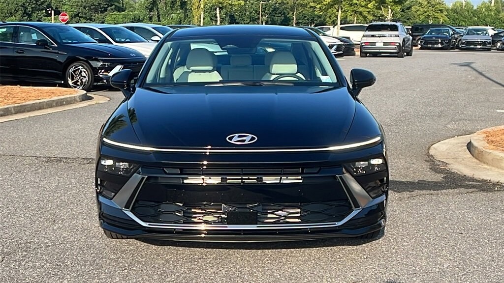 2025 Hyundai Sonata SEL photo 2