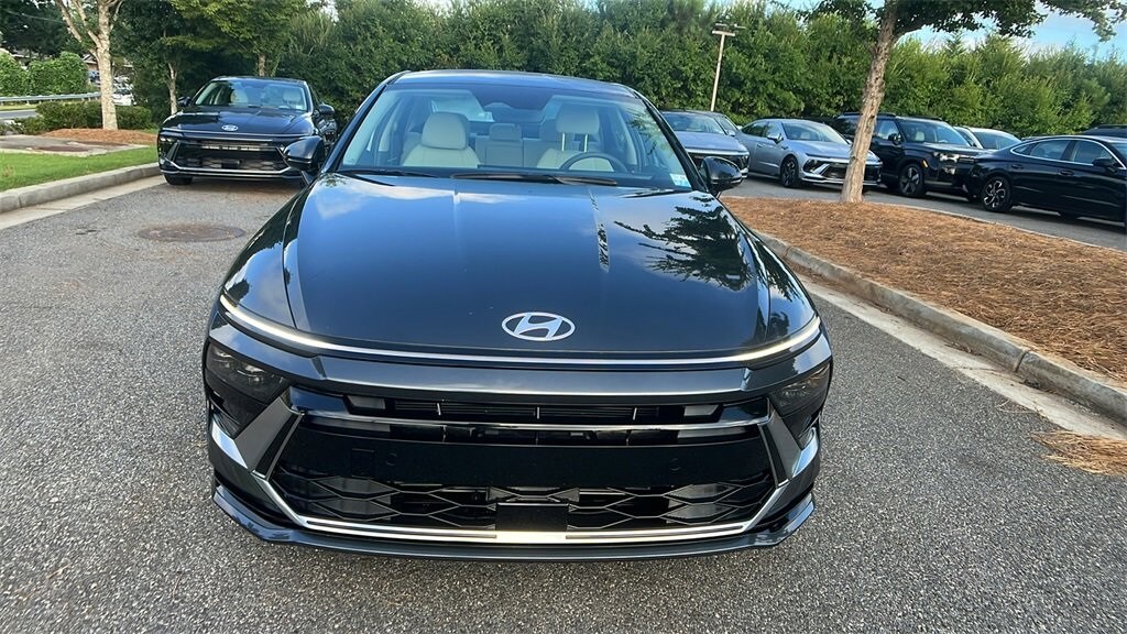 2025 Hyundai Sonata SEL photo 2