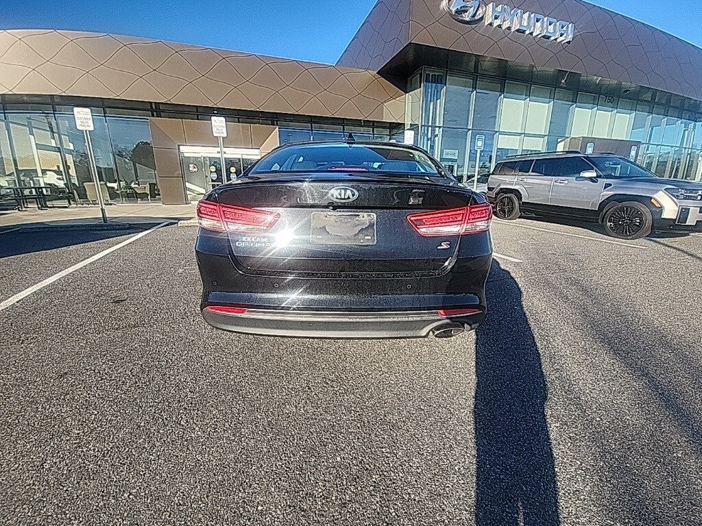 2018 Kia Optima S photo 2