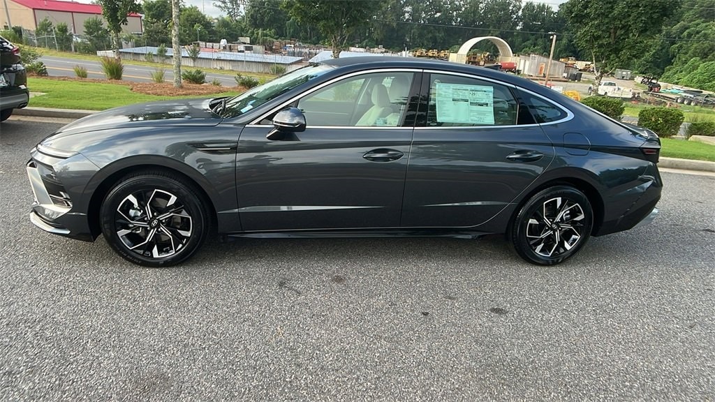 New 2025 Hyundai Sonata SEL Sedan