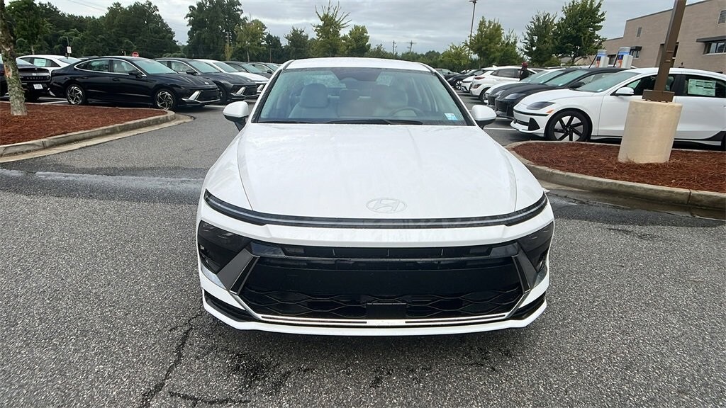 2025 Hyundai Sonata SEL photo 2