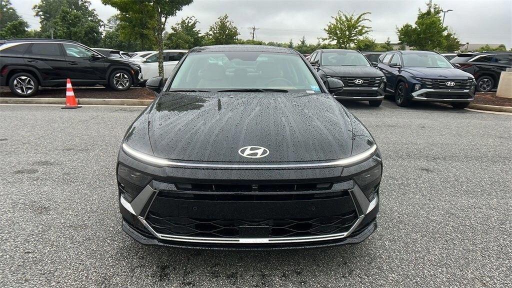 2025 Hyundai Sonata Hybrid Limited photo 2