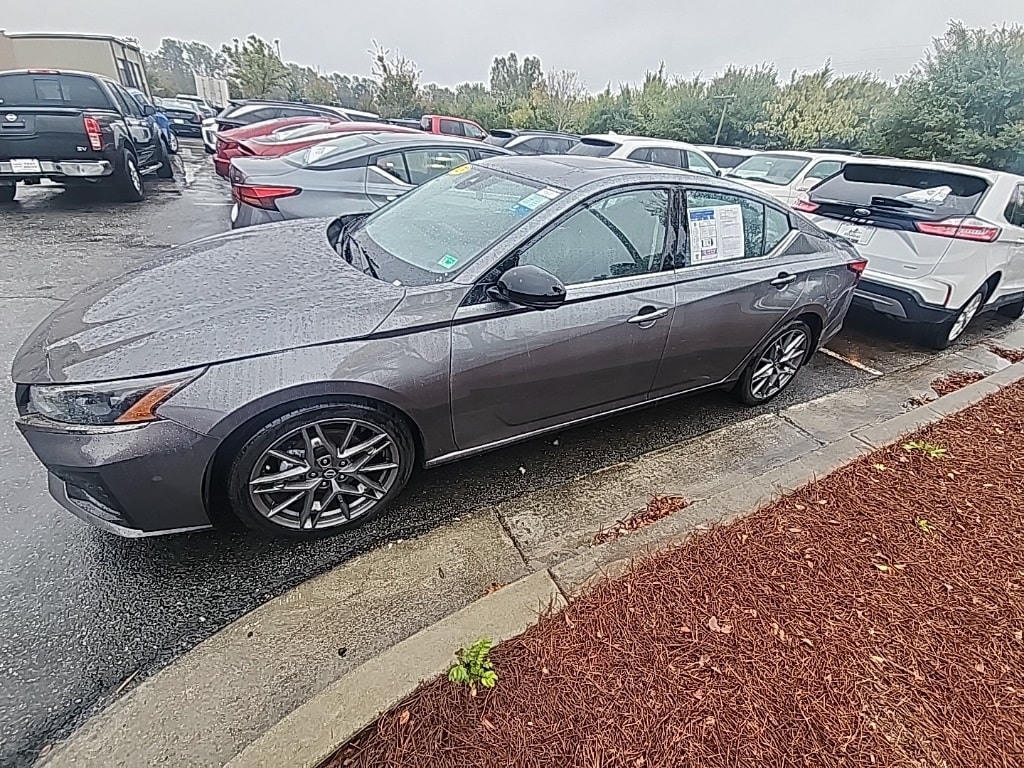 Used 2023 Nissan Altima SR VC-Turbo Sedan