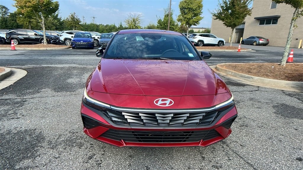 2025 Hyundai Elantra SEL Sport photo 2