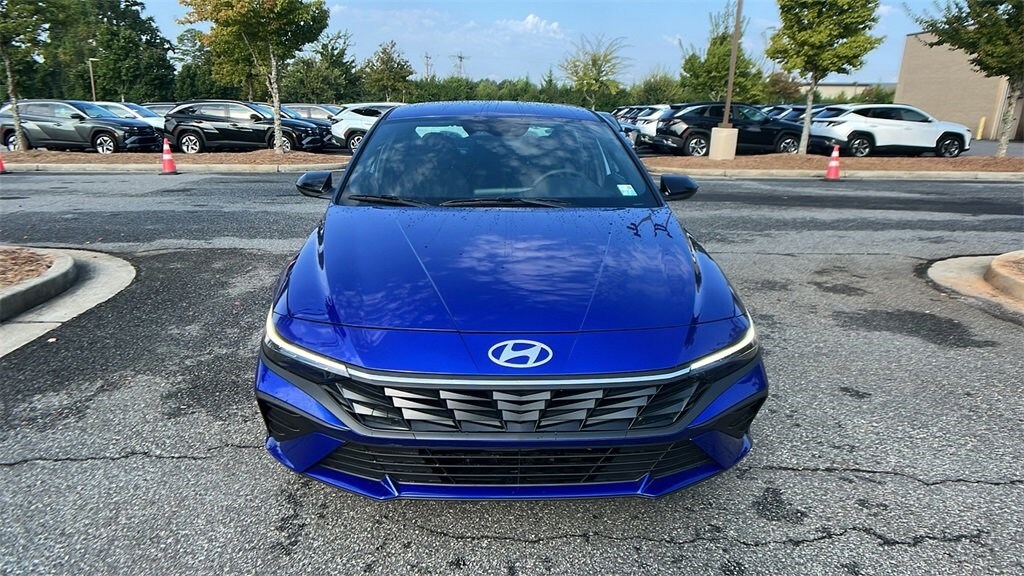2025 Hyundai Elantra SEL Sport photo 2