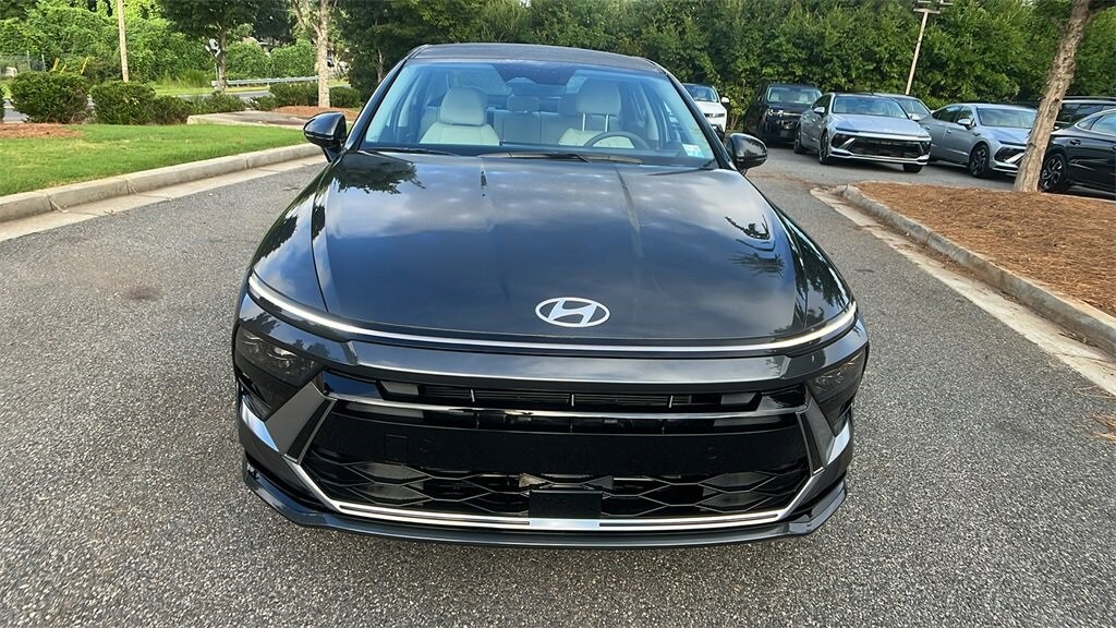 2025 Hyundai Sonata SEL photo 2