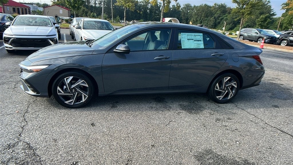 New 2025 Hyundai Elantra SEL Sport Sedan