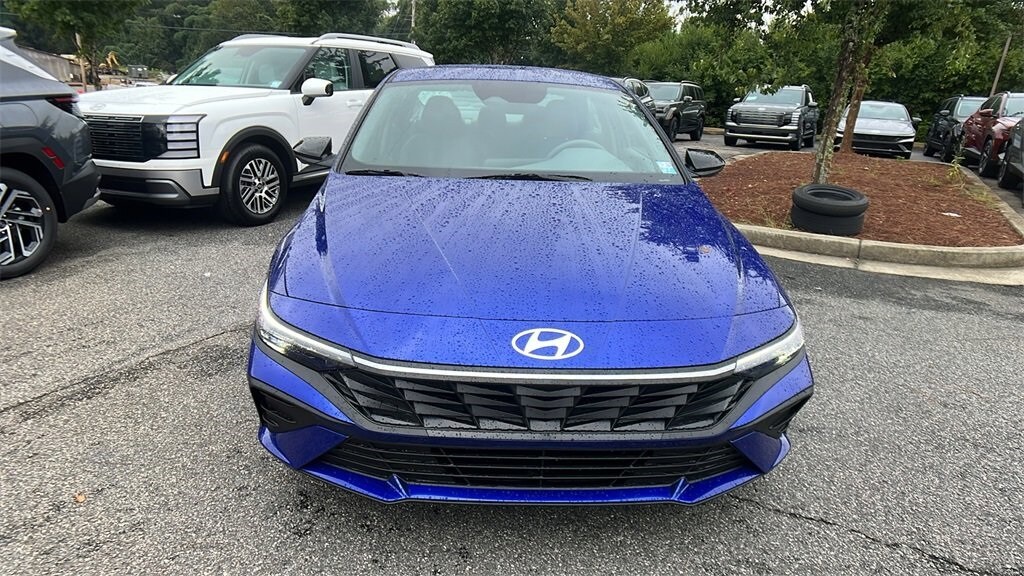 2025 Hyundai Elantra SEL Sport photo 2