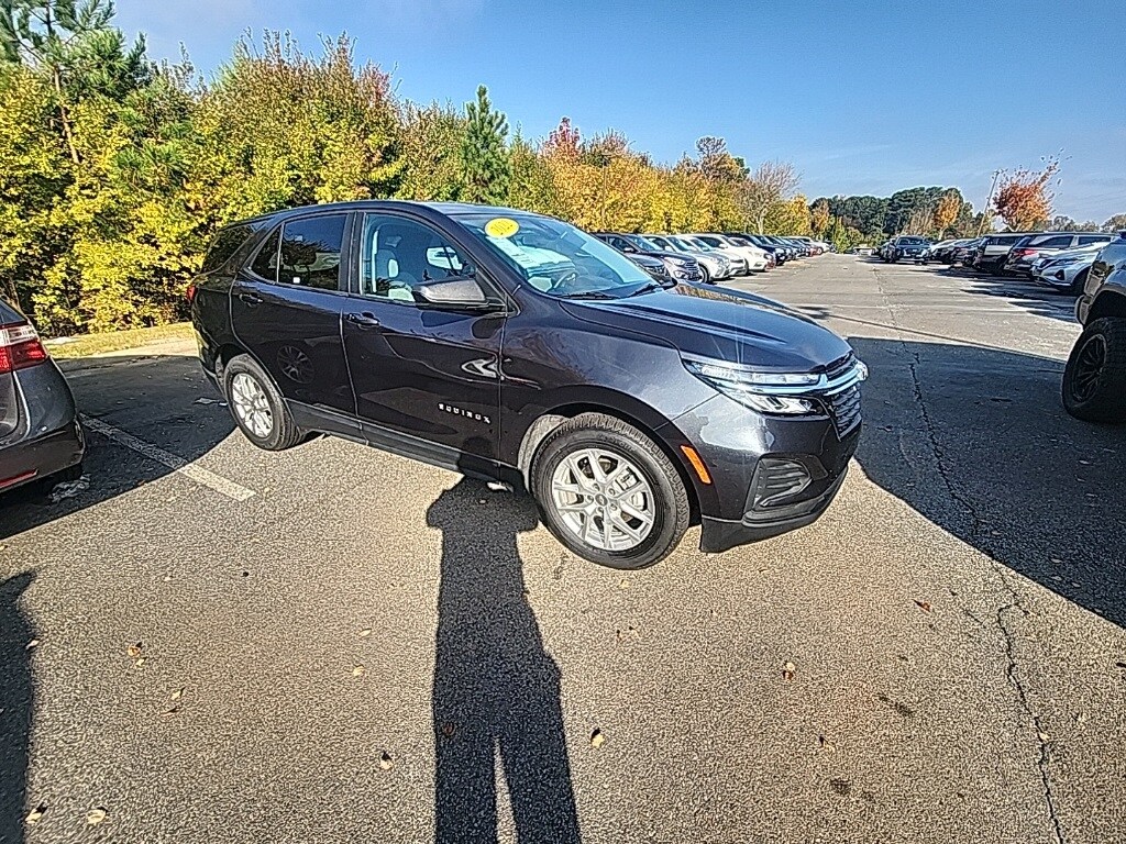 2022 Chevrolet Equinox LS photo 3
