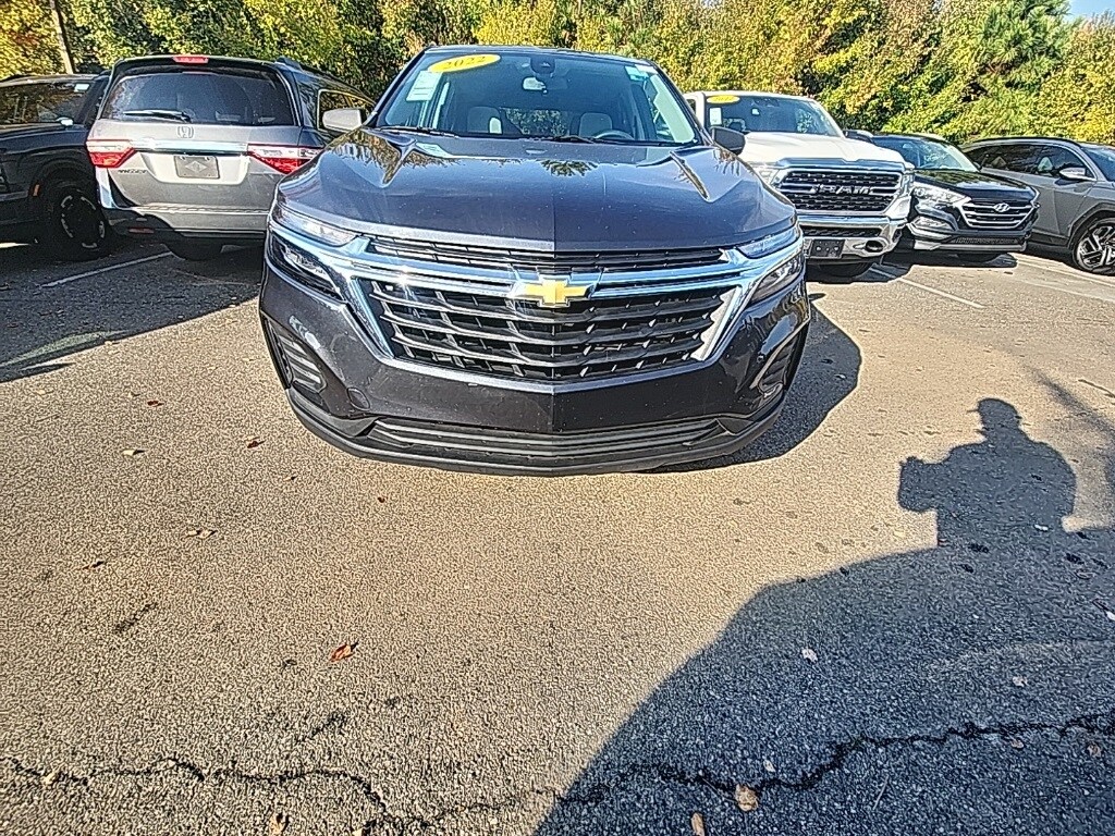2022 Chevrolet Equinox LS photo 2