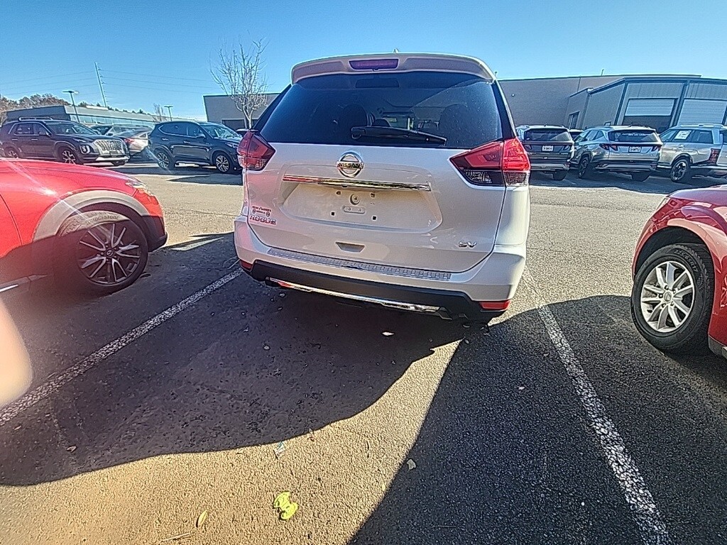 2017 Nissan Rogue SV photo 4