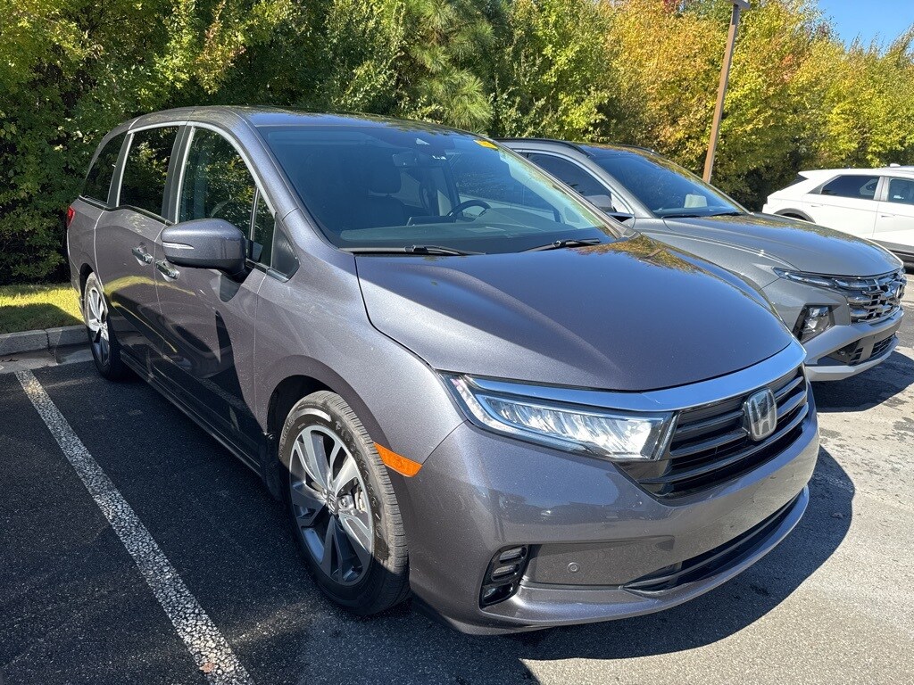2021 Honda Odyssey Touring photo 3