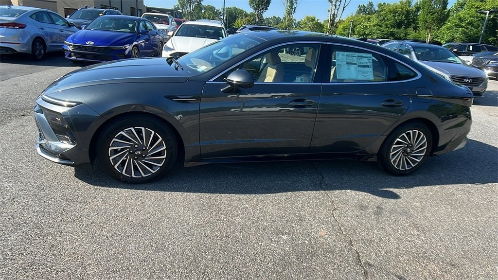 New 2025 Hyundai Sonata Hybrid Limited Sedan