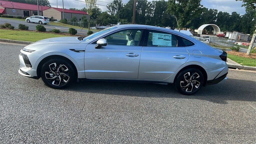 New 2025 Hyundai Sonata SEL Sedan