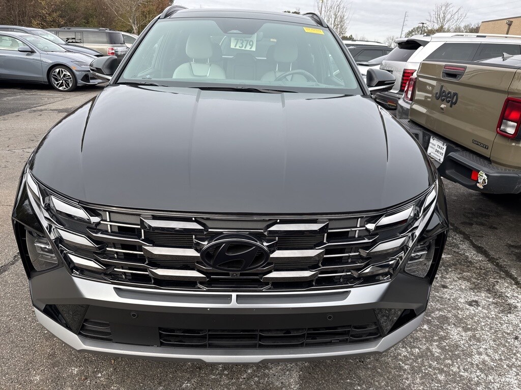 2025 Hyundai Tucson Limited photo 2