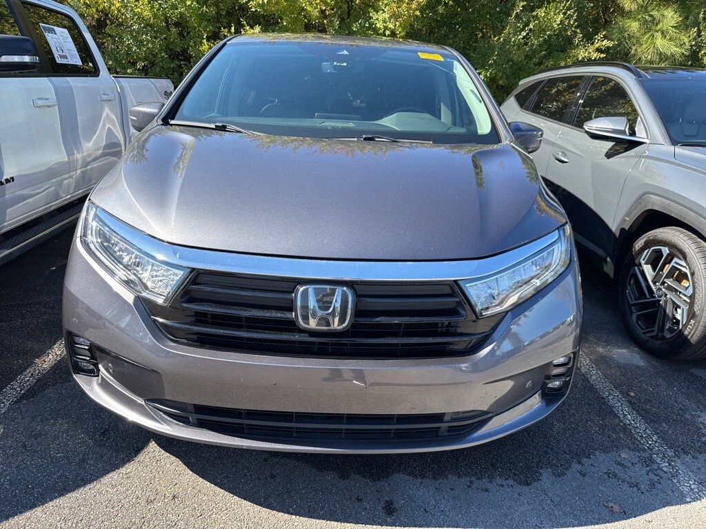 2021 Honda Odyssey Touring photo 2