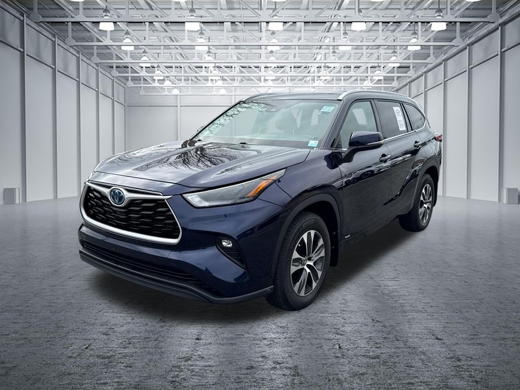 Used 2022 Toyota Highlander Hybrid XLE SUV