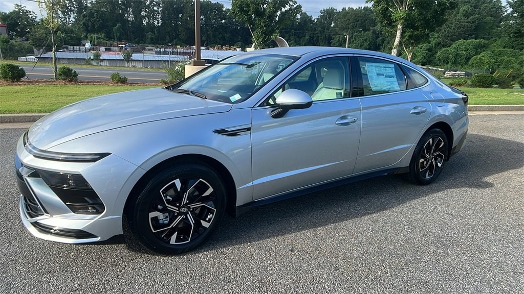New 2025 Hyundai Sonata SEL Sedan